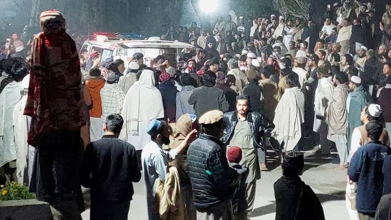 পাকিস্তানে ইফতারের সময় গাড়িবোমা হামলা, ১২ বেসামরিক নিহত